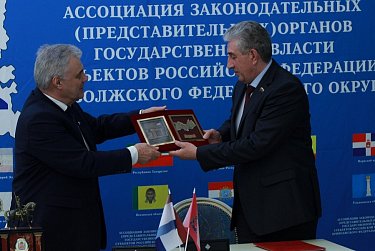 Парламенты Оренбуржья и Мордовии заключили соглашение o сотрудничестве